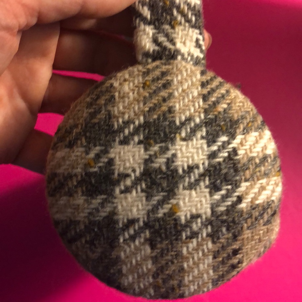 Burberry ear muffs - Picture 3 of 5